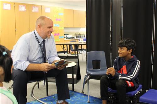 Doug Eccarius reading to a student